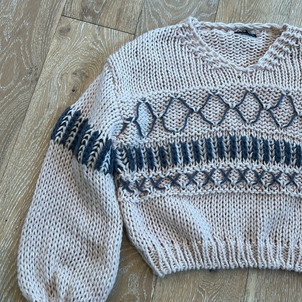 SHEIN Sweater - Picture 2 of 6